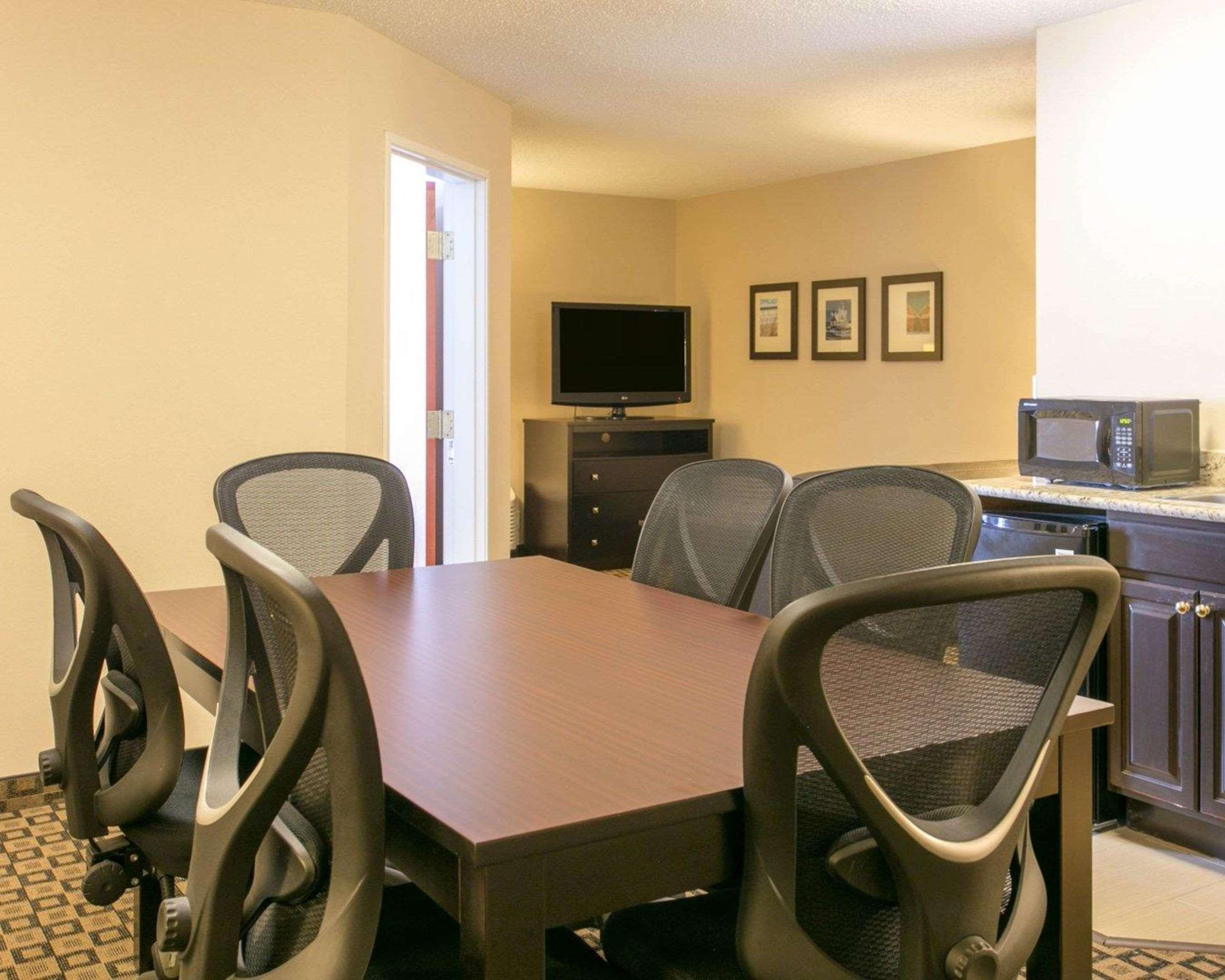 Comfort Suites Benton Harbor - St Joseph Екстер'єр фото
