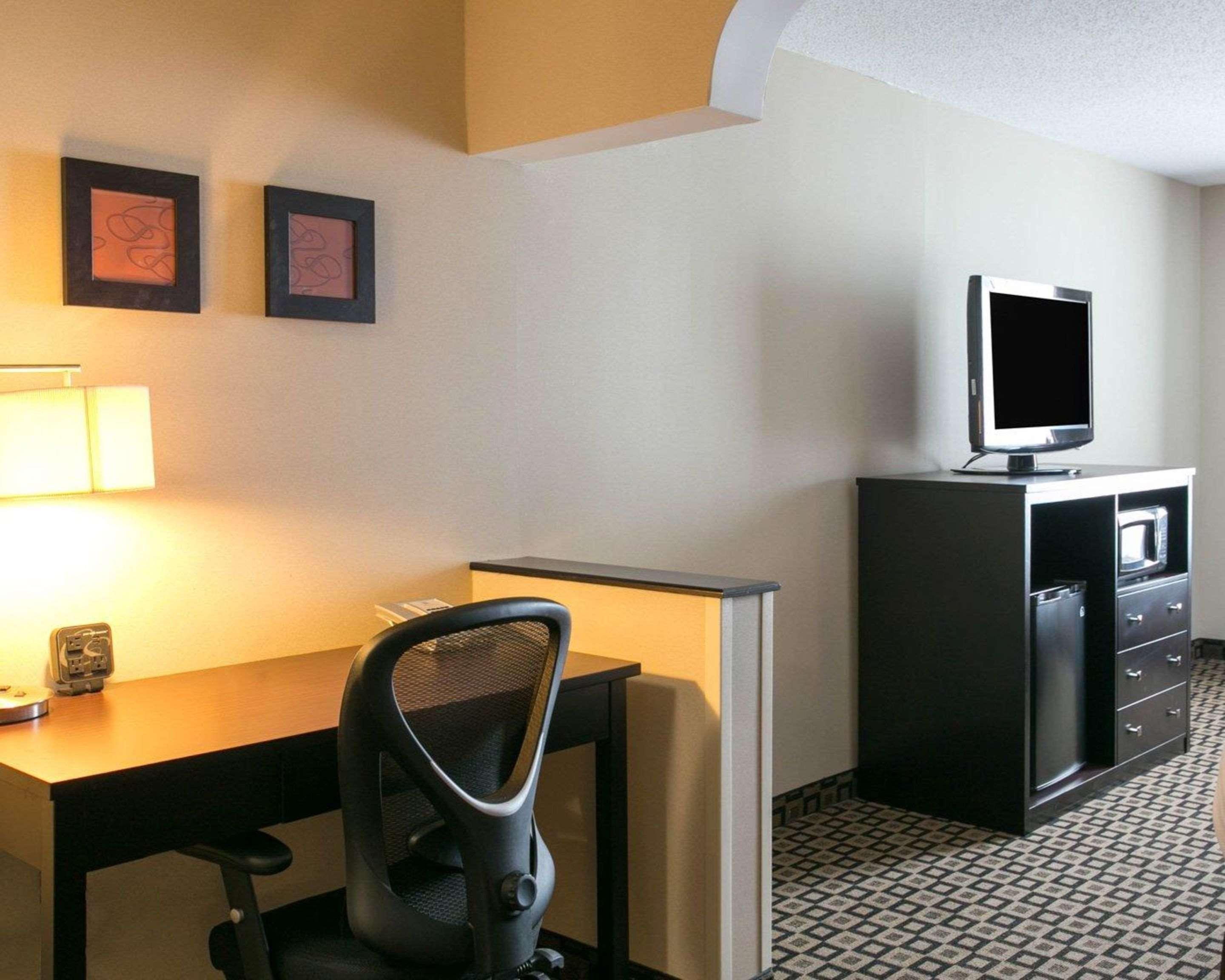 Comfort Suites Benton Harbor - St Joseph Екстер'єр фото