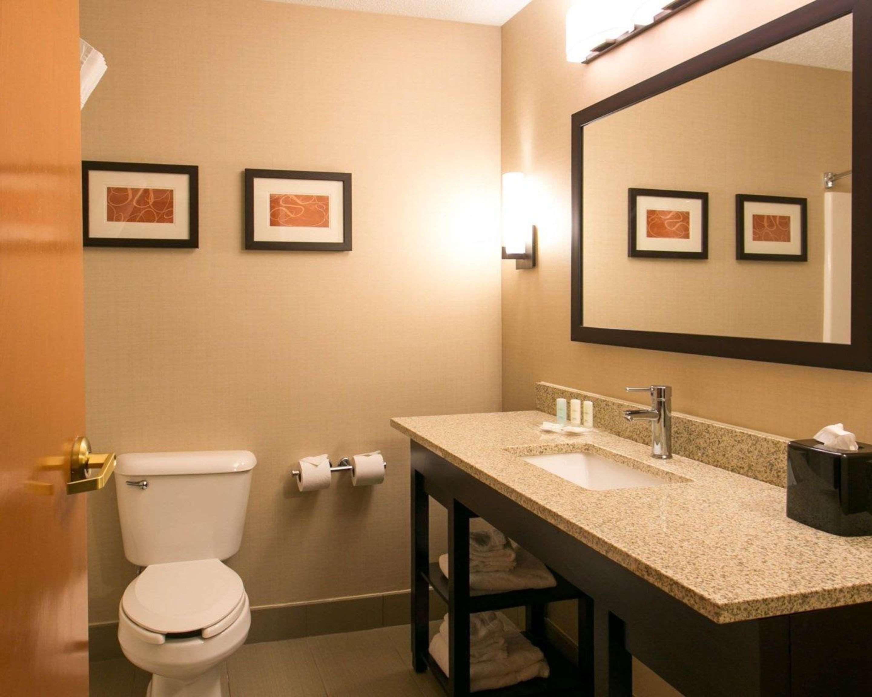 Comfort Suites Benton Harbor - St Joseph Екстер'єр фото