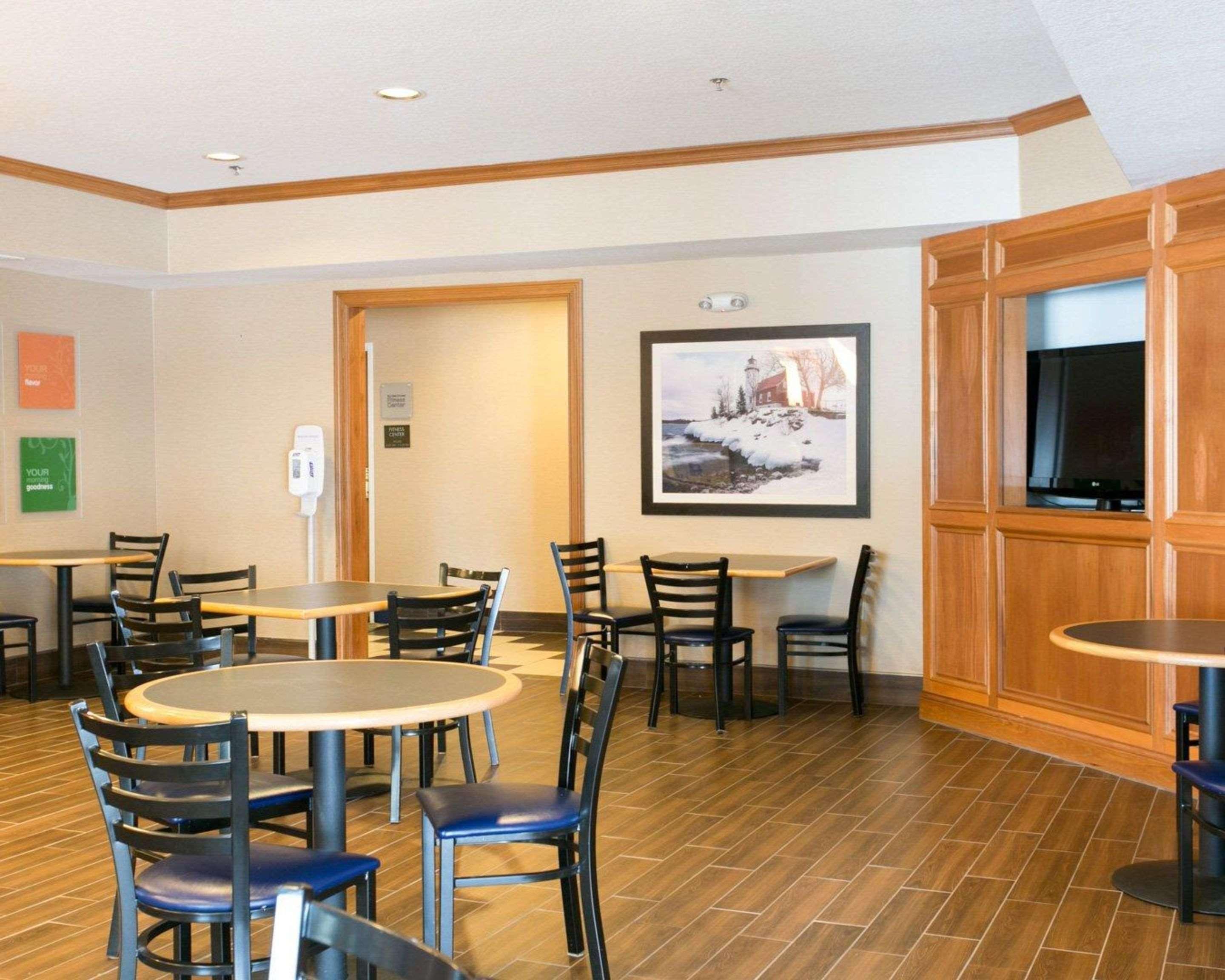 Comfort Suites Benton Harbor - St Joseph Екстер'єр фото