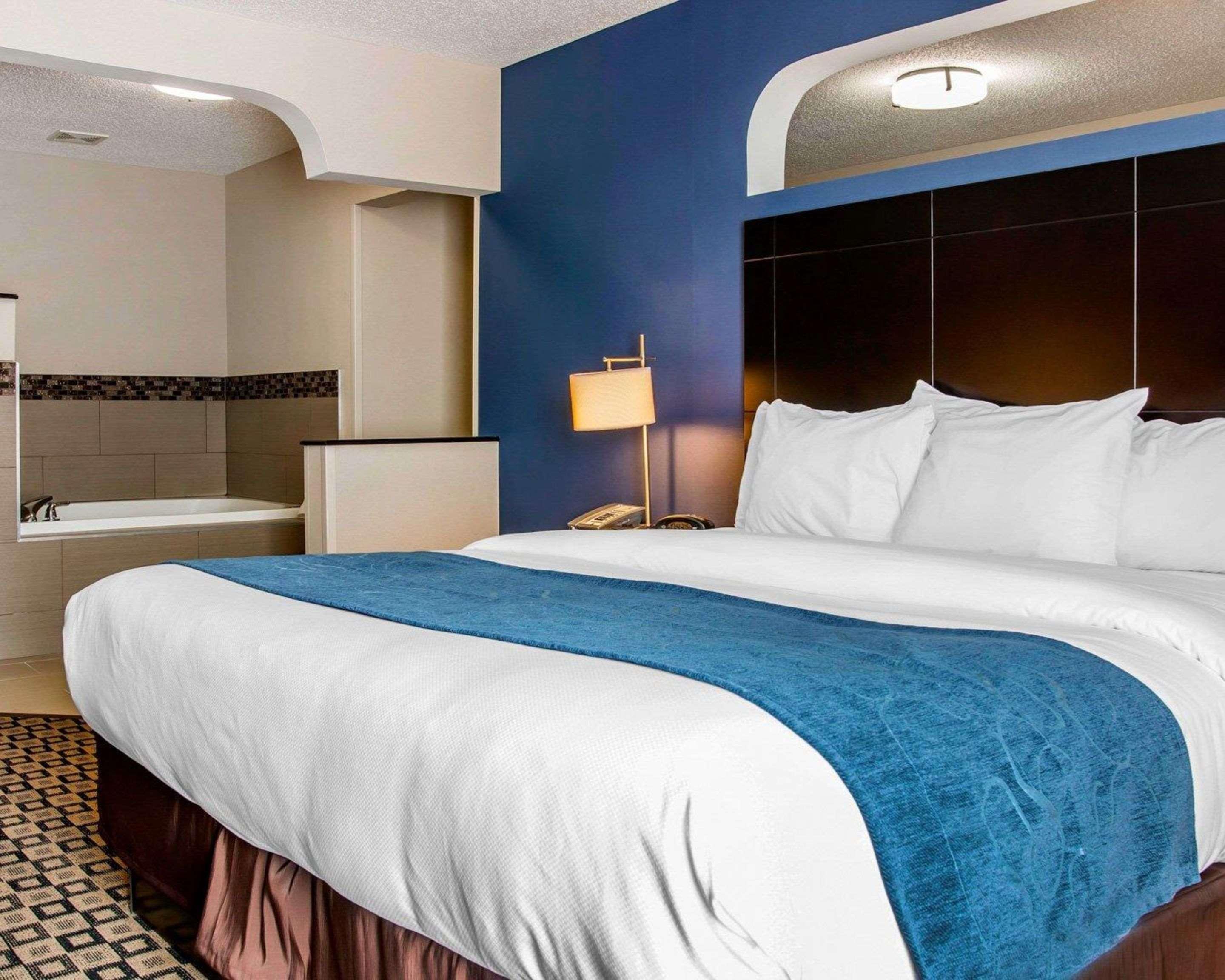 Comfort Suites Benton Harbor - St Joseph Екстер'єр фото