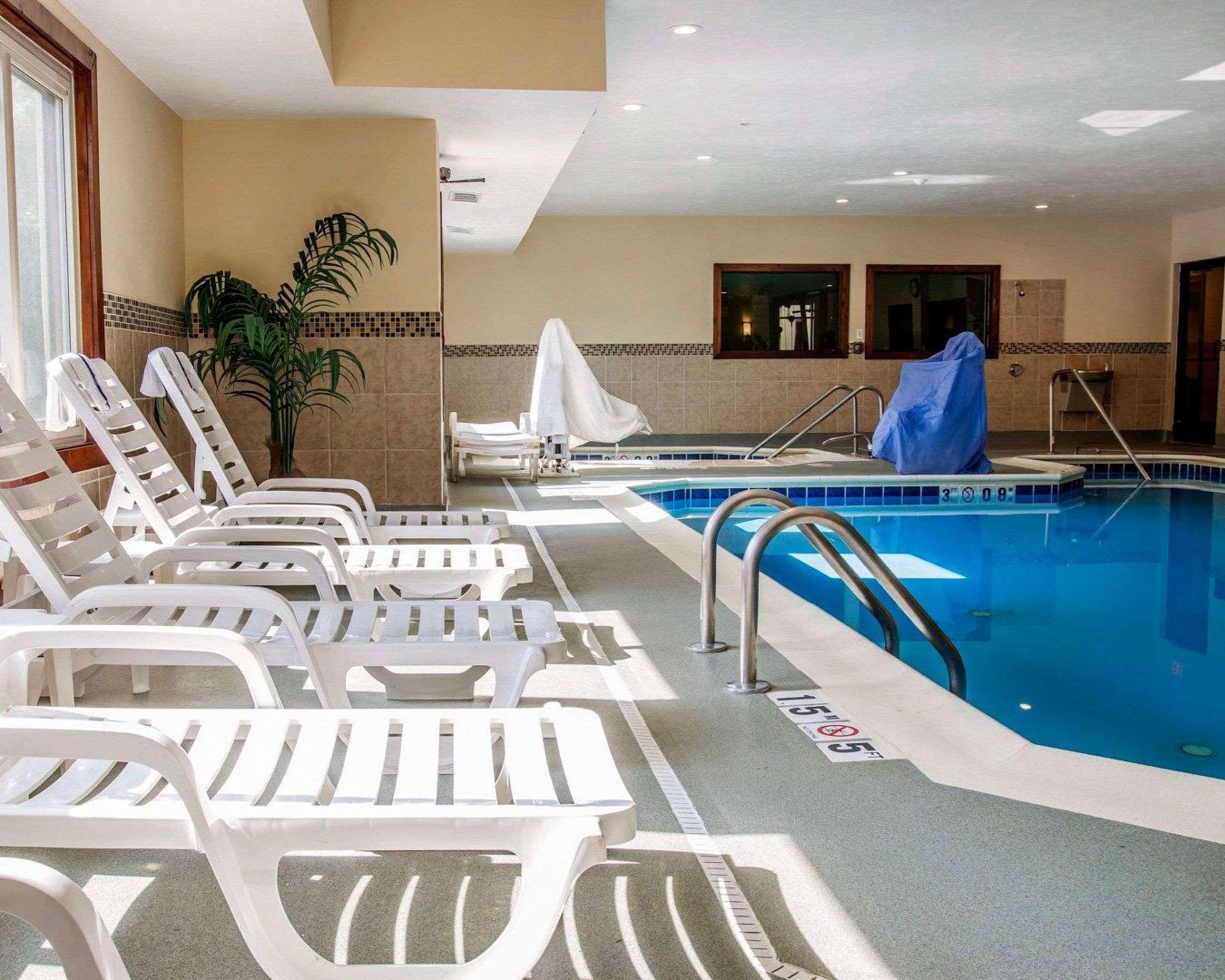 Comfort Suites Benton Harbor - St Joseph Екстер'єр фото