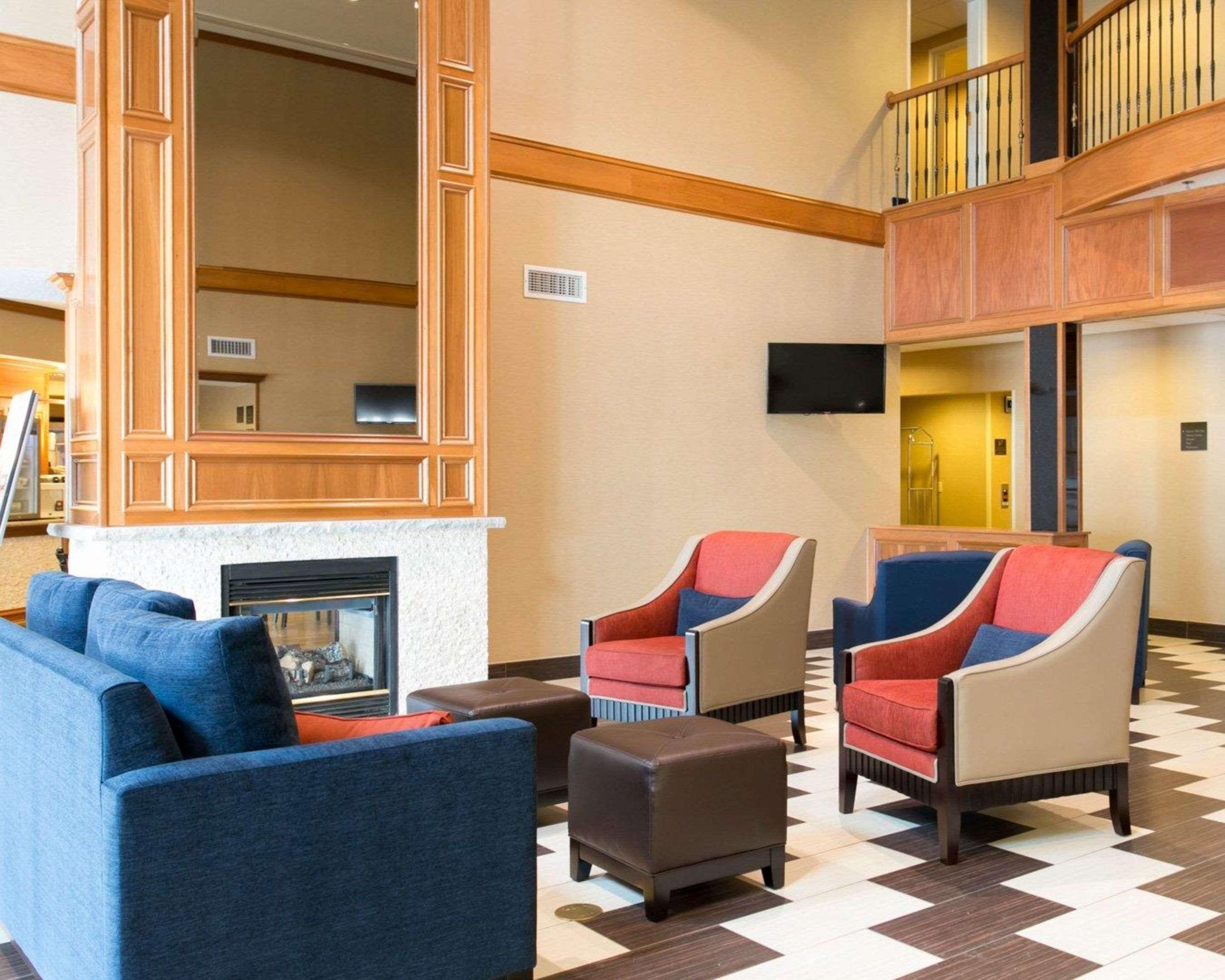 Comfort Suites Benton Harbor - St Joseph Екстер'єр фото